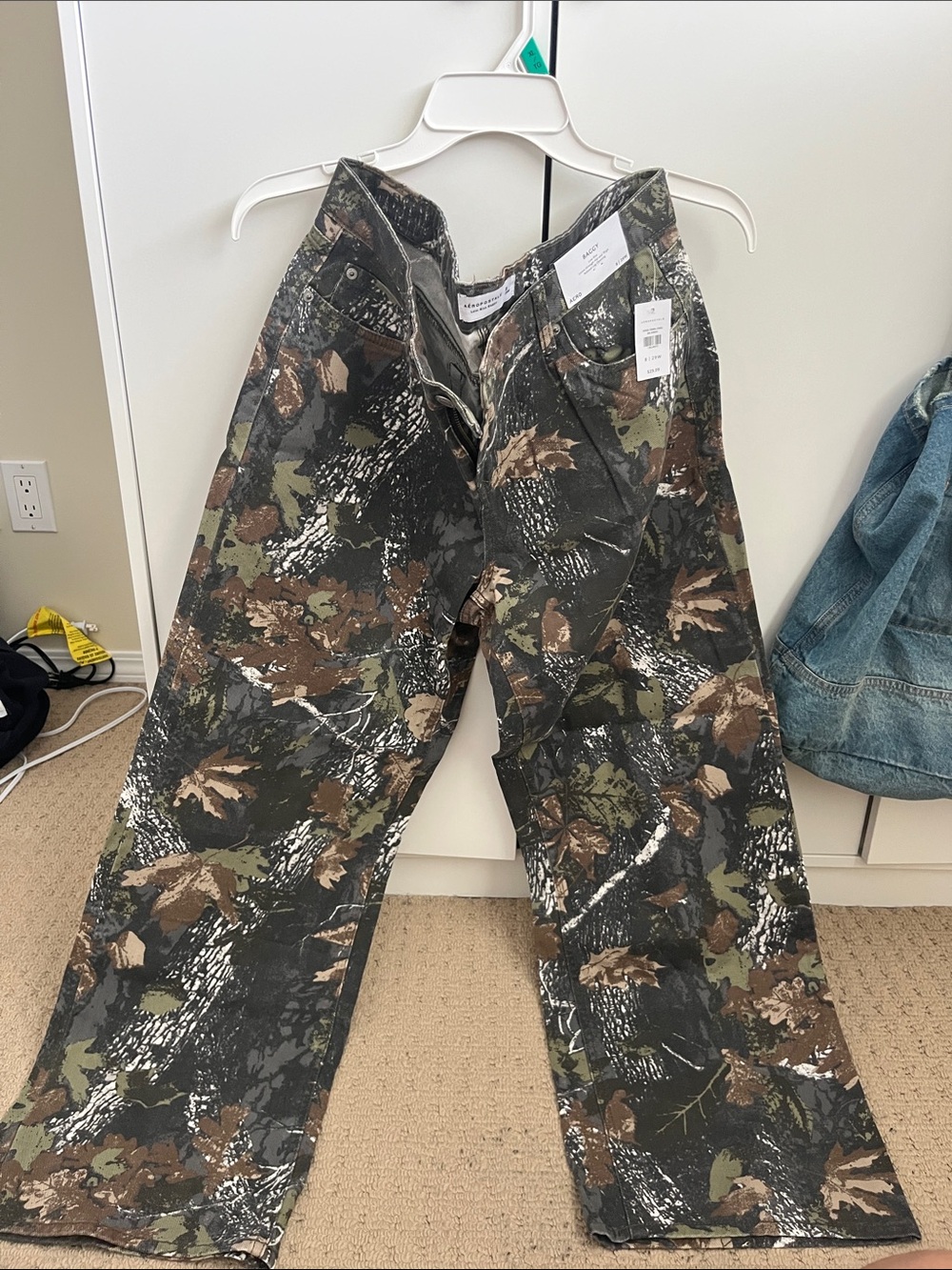 Aeropostale Wide Leg Camo Print Pants in Green, Brown, Black